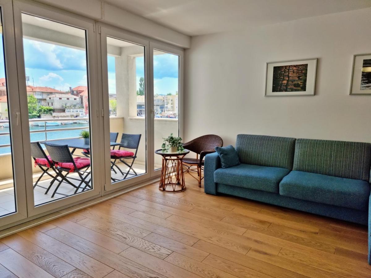Mitra Zonata Blue Apartment โอมิช ภายนอก รูปภาพ
