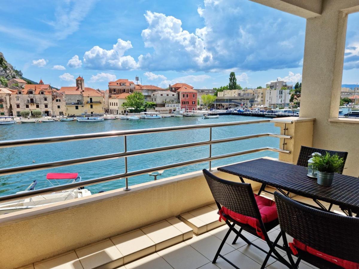 Mitra Zonata Blue Apartment โอมิช ภายนอก รูปภาพ