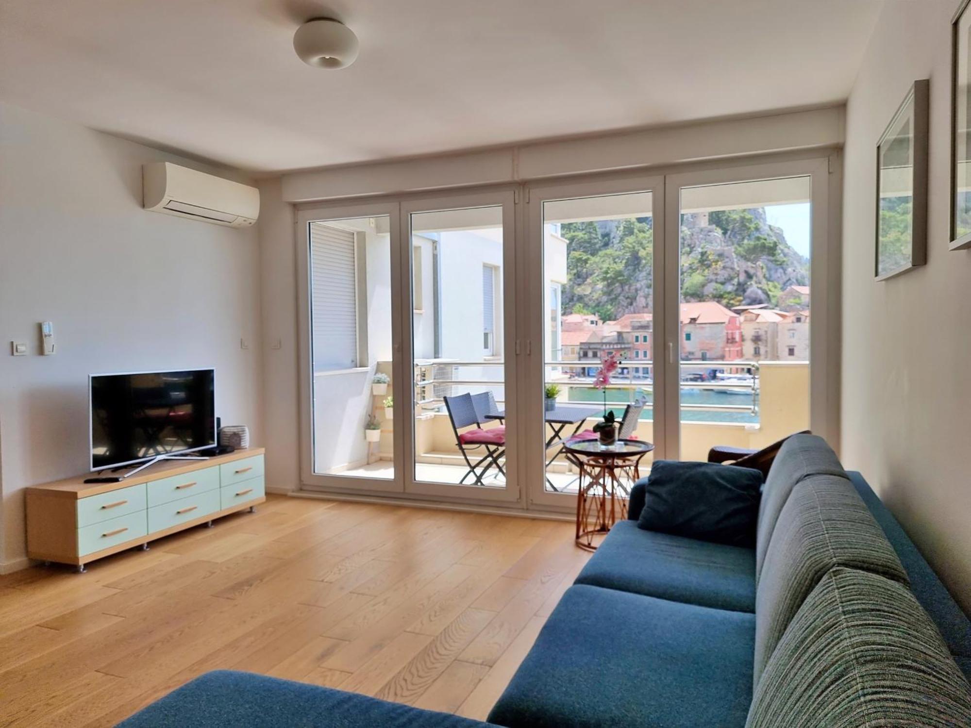 Mitra Zonata Blue Apartment โอมิช ภายนอก รูปภาพ
