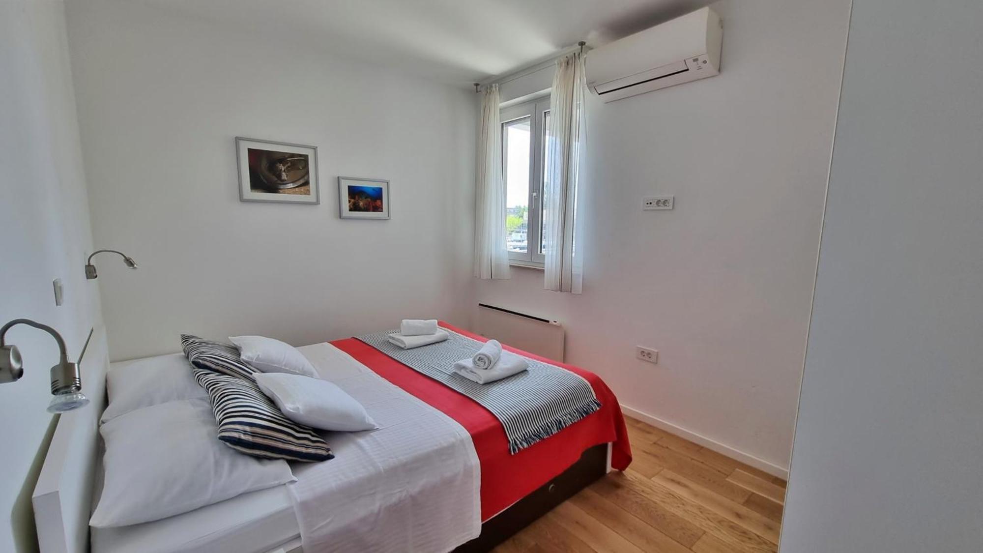 Mitra Zonata Blue Apartment โอมิช ภายนอก รูปภาพ