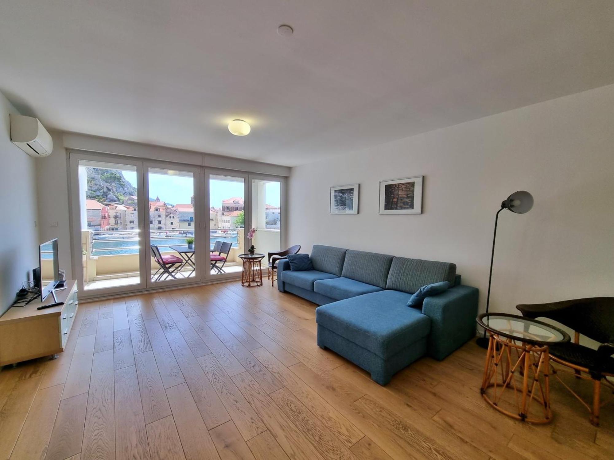 Mitra Zonata Blue Apartment โอมิช ภายนอก รูปภาพ