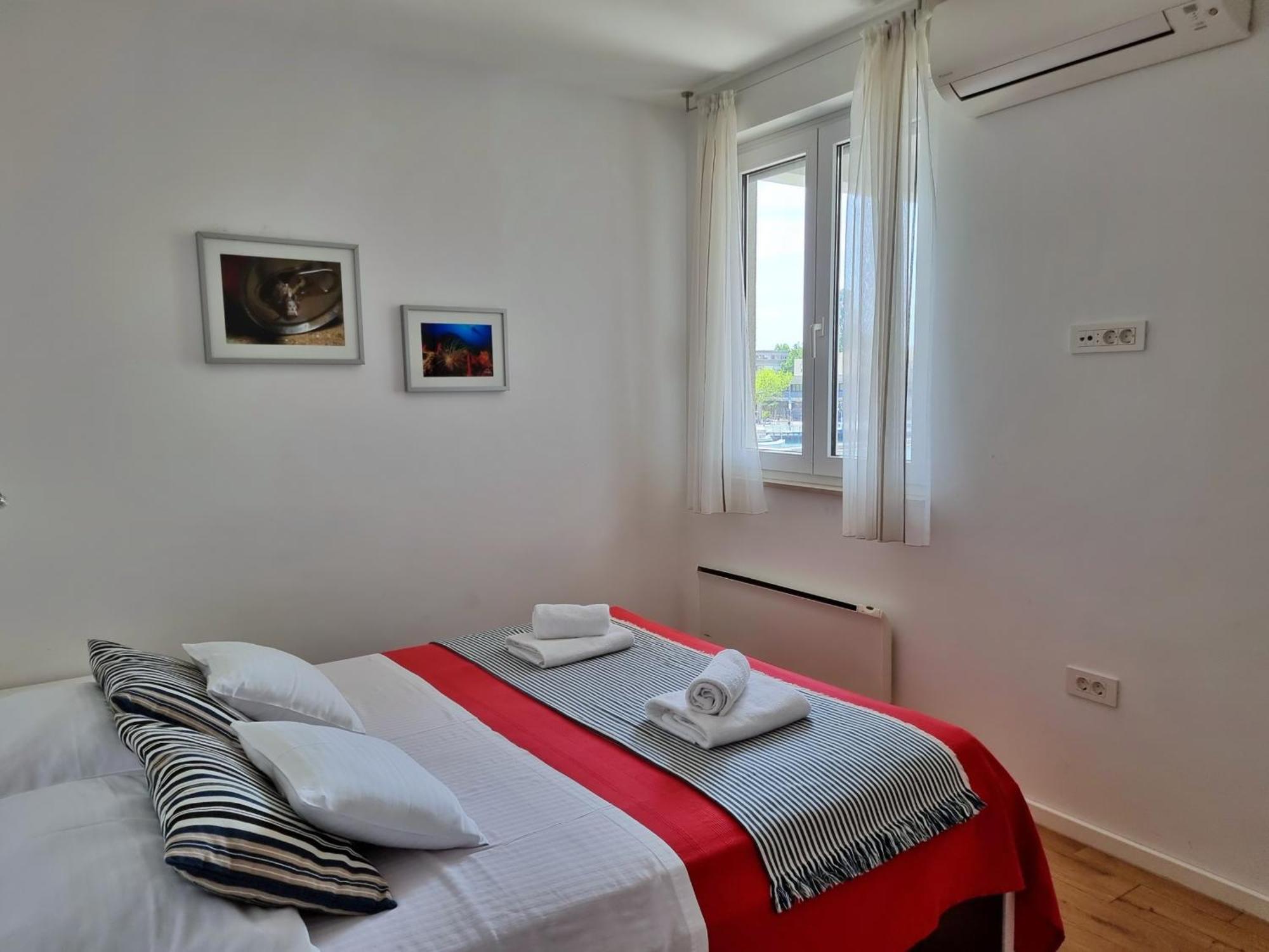 Mitra Zonata Blue Apartment โอมิช ภายนอก รูปภาพ