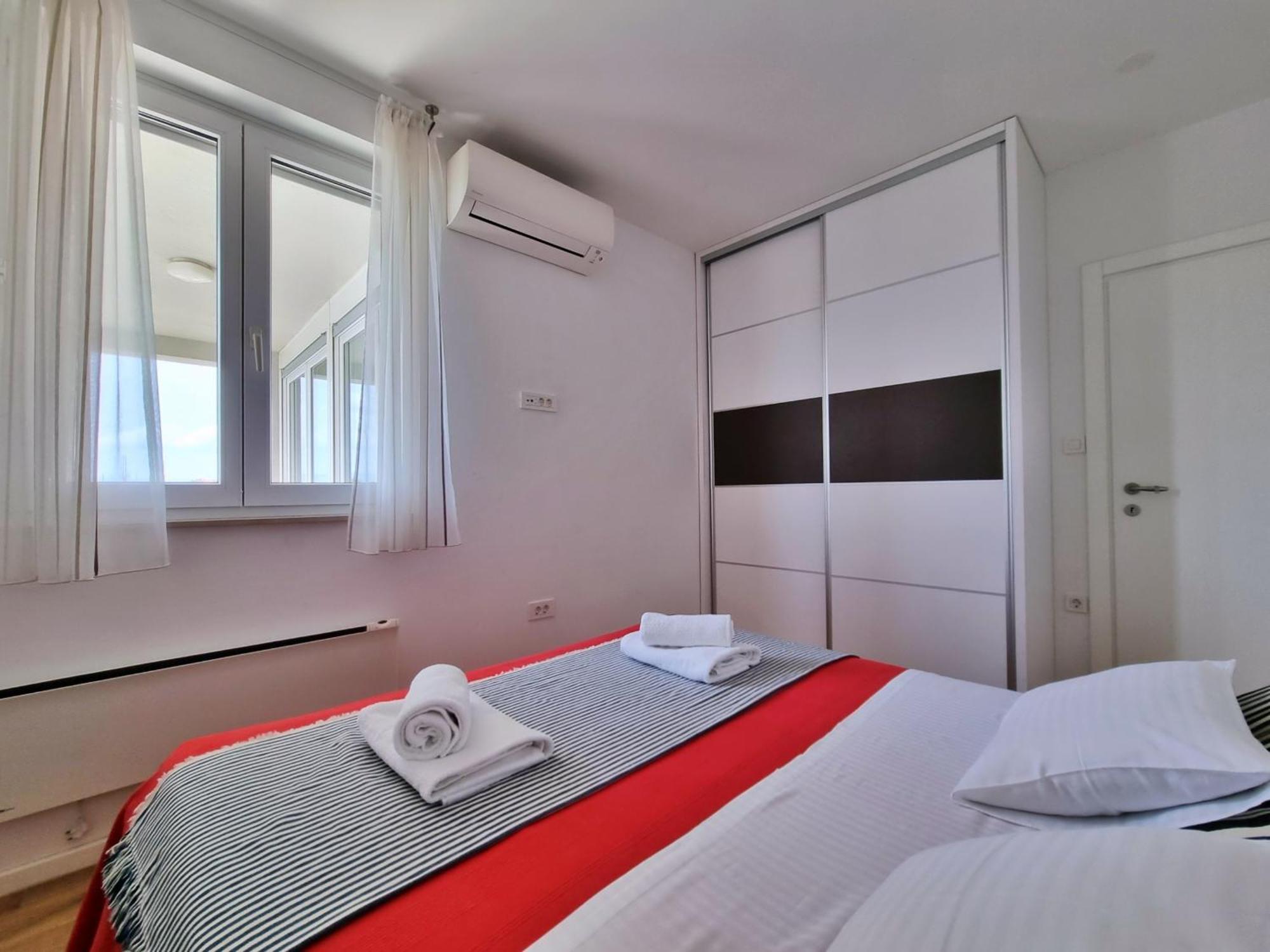 Mitra Zonata Blue Apartment โอมิช ภายนอก รูปภาพ