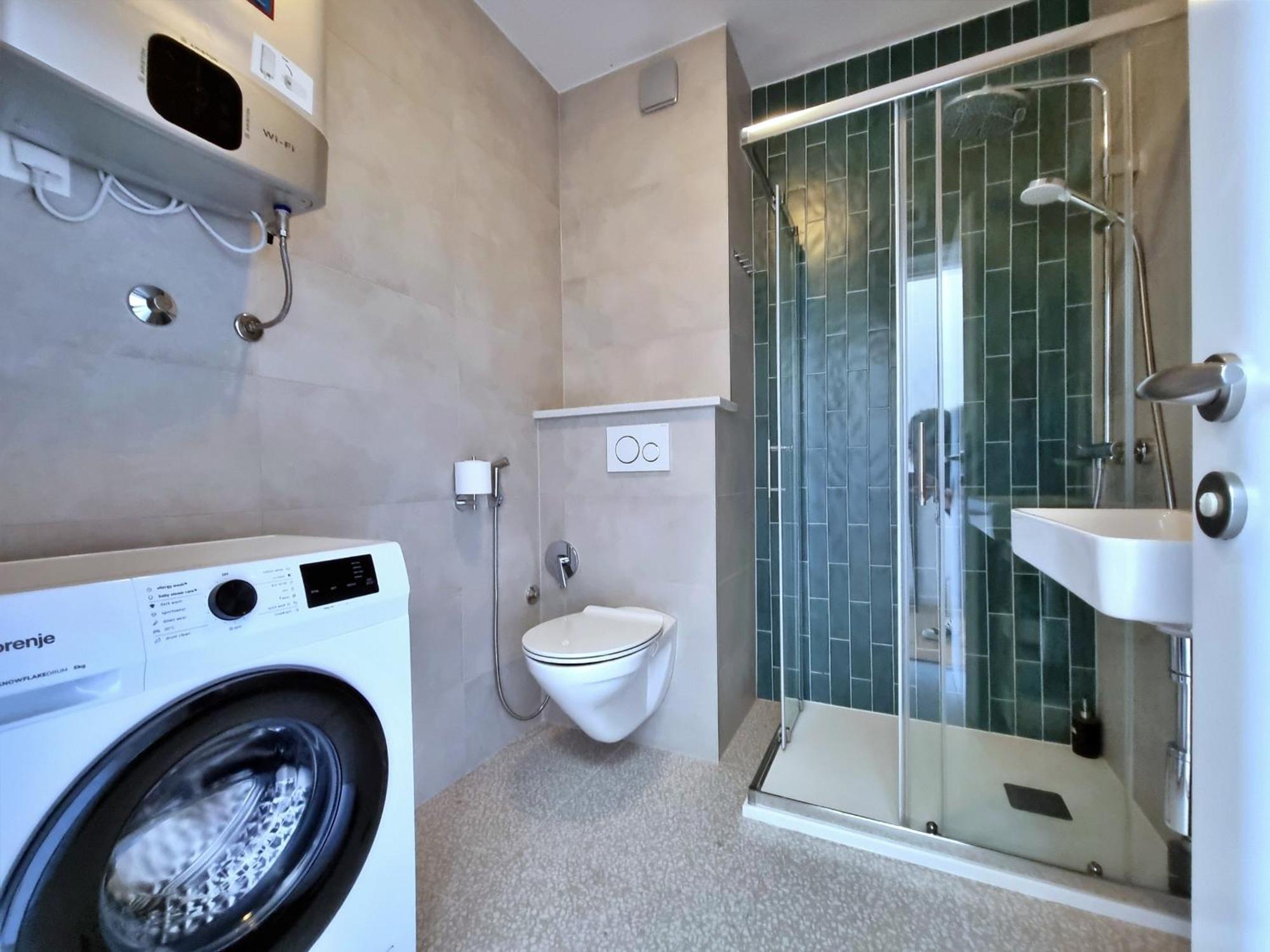 Mitra Zonata Blue Apartment โอมิช ภายนอก รูปภาพ