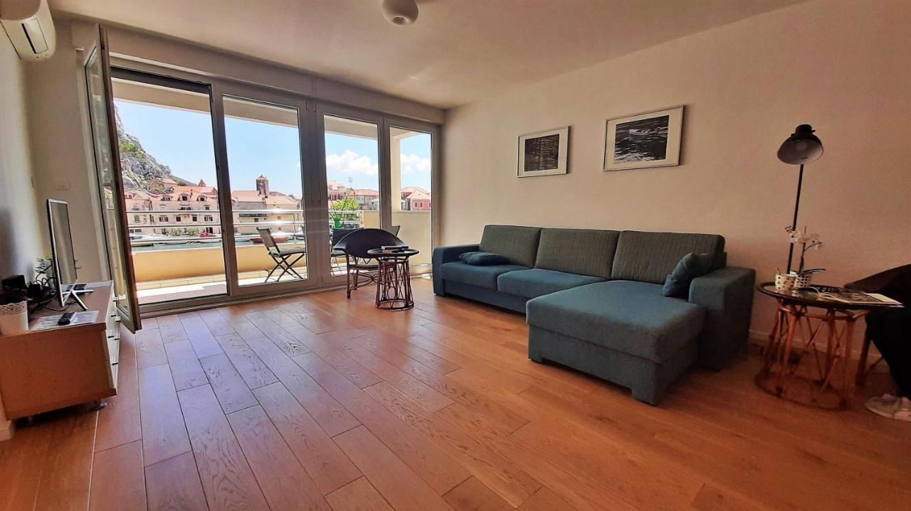 Mitra Zonata Blue Apartment โอมิช ภายนอก รูปภาพ